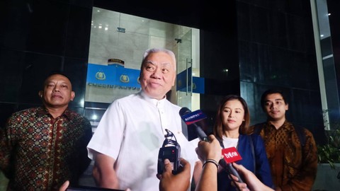 Alex Tirta usai diperiksa Polda Metro Jaya selama 12 jam, terkait rumah Kertanegara nomor 46 yang disewa Firli Bahuri, Jumat (3/11/2023). Foto: Thomas Bosco/kumparan