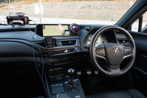 kumparan menjadi salah satu media yang mendapat kesempatan ekslusif mencoba mobil listrik Lexus RZ yang menggunakan transmisi manual pada pusat riset pengembangan produk di Shimoyama, Jepang. Foto: Dok. Istimewa