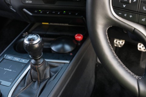 Komponen transmisi manual dengan sensor pada mobil listrik Lexus RZ. Foto: Dok. Istimewa
