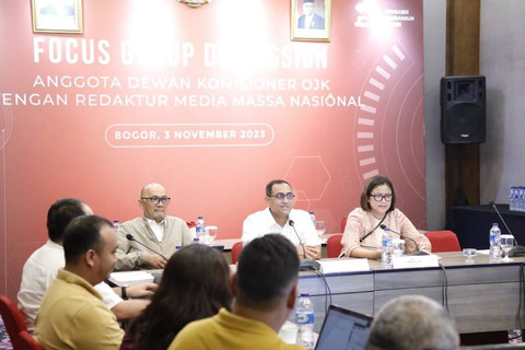 Kepala Eksekutif Pengawas Inovasi Teknologi Sektor Keuangan, Aset Keuangan Digital dan Aset Kripto sekaligus Anggota Dewan Komisioner OJK, Hasan Fawzi (tengah). Foto: Dok. OJK