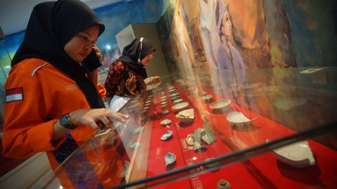 Benda-benda bersejarah hasil temua dasar sungai musi Palembang yang dipamerkan beberapa waktu lalu, Minggu(4/11) Foto: ary priyanto/urban id