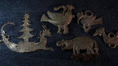 Benda-benda bersejarah berupa perhiasan era kerajaan sriwijaya hasil temuan dasar sungai musi Palembang, Sabtu (4/11) Foto: ary priyanto/urban id