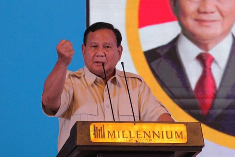 Bakal calon presiden dari Koalisi Indonesia Maju (KIM) Prabowo Subianto berpidato saat menghadiri deklarasi dukungan dari Induk Koperasi Unit Desa (KUD) di Jakarta, Sabtu (4/11/2023). Foto: Reno Esnir/ANTARA FOTO