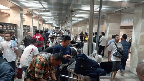 Suasana salat subuh di Masjid Istiqlal jelang Aksi Akbar Aliansi Rakyat Indonesia Bela Palestina di Monas, Jakarta Pusat, Minggu (5/11). Foto: Fadlan/kumparan