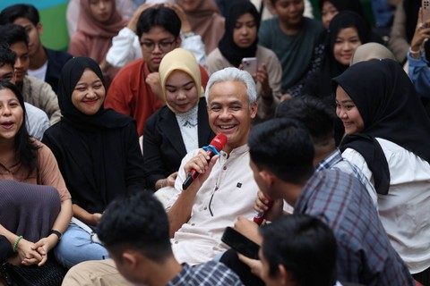 Ganjar Pranowo saat berdiskusi dengan anak muda di Palembang. (ist)