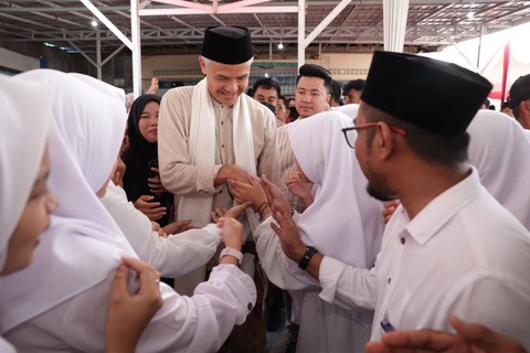 Ganjar Pranowo saat berkunjung ke Ponpes Arrahman Palembang. (ist)