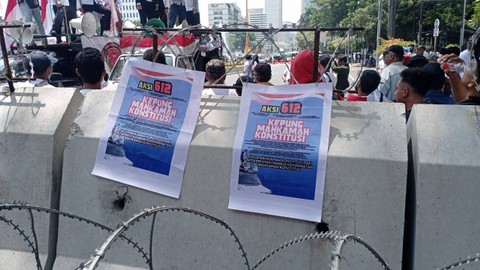 Aksi demontrasi dari Aksi 612 Kepung Mahkamah Konstitusi di depan Patung Kuda, Jakarta Pusat, Senin (6/11/2023). Foto: Fadlan/kumparan