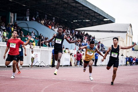 Persaingan ketat final 100 meter putra SAC DKI JKT & Banten di Velodrome Rawamangun, Jakarta. Foto: SAC 