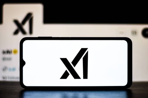 Ilustrasi logo xAI, perusahaan kecerdasan buatan (AI) milik Elon Musk. Foto: Shutterstock
