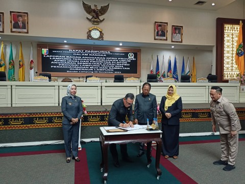 Pemprov Lampung dan DPRD Lampung menyepakati pembahasan KUA PPAS APBD tahun 2024. | Foto : Galih Prihantoro/ Lampung Geh