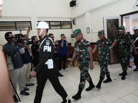 Saksi memberi keterangan dalam sidang lanjutan kasus pembunuhan Imam Masykur oleh 3 prajurit TNI, Senin (6/11). Foto: Dok. Puspen TNI