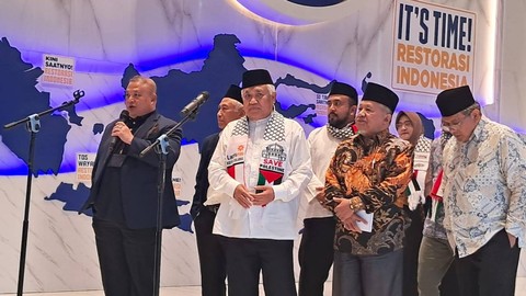 Din Syamsuddin, Ketua DPP NasDem Effendi Chorie hingga Sekjen NasDem Hermawi Taslim usai pertemuan dengan Ketum Surya Paloh di DPP NasDem, Gondangdia, Senin (6/11).  Foto: Annisa Thahira Madina/kumparan