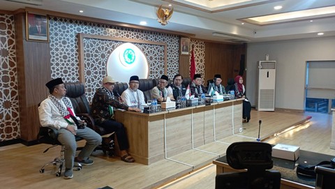 Konferensi Pers MUI mengenai penyerahan bantuan kemanusiaan untuk Palestina dari Aksi Akbar Aliansi Rakyat Indonesia Bela Palestina di kantor MUI Pusat, Menteng, Jakarta Pusat, Senin (6/11).  Foto: Fadlan/kumparan