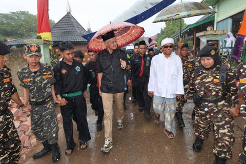 Ganjar Pranowo bersilaturahmi di Pondok Pesantren Hidayatul Fadhola' Walisongo, Kab. Musi Banyuasin, Prov. Sumatera Selatan, Senin (6/11/2023). Foto: Dok. Istimewa