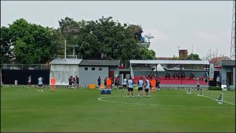 Timnas U-17 Spanyol jalani latihan di Lapangan Blulukan, Solo. Foto: kumparan