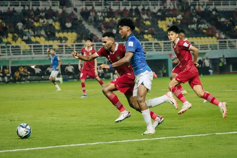 Timnas Indonesia melawan Timnas Ekuador pada laga Grup A Piala Dunia U-17 2023 di Stadion Gelora Bung Tomo, Surabaya, Jawa Timur, Jumat (10/11/2023). Foto: Jamal Ramadhan/kumparan