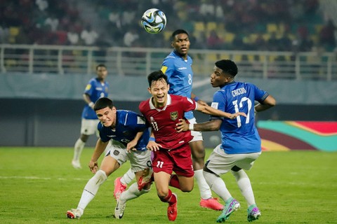 Timnas Indonesia melawan Timnas Ekuador pada laga Grup A Piala Dunia U-17 2023 di Stadion Gelora Bung Tomo, Surabaya, Jawa Timur, Jumat (10/11/2023). Foto: Jamal Ramadhan/kumparan