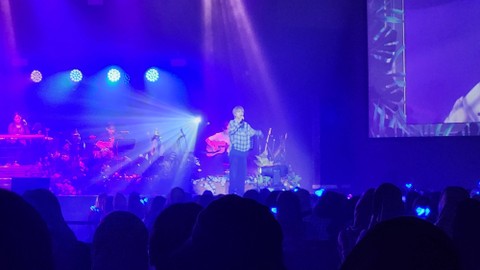 Yesung Super Junior gelar konser Unfading Sense in Jakarta di The Kasablanka Hall, Jumat (10/11). Foto: Nurlaela/kumparan