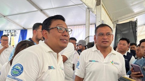 Kepala Badan Pangan Nasional Arief Prasetyo Adi dan Dirut Pupuk Indonesia Rahmad Pribadi di kawasan Pupuk Kujang Cikampek, Sabtu (11/11/2023). Foto:  Fariza Rizky Ananda/kumparan