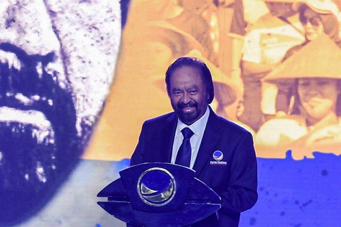 Ketua Umum Partai Nasdem Surya Paloh menjawab pertanyaan kader Partai Nasdem pada acara HUT ke-12 Partai Nasdem di NasDem Tower, Jakarta, Sabtu (11/11/2023). Foto: Muhammad Adimaja/ANTARA FOTO