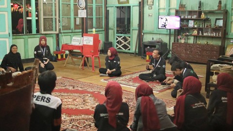 Suasa diskusi pelatihan fotografi jurnalistik dengan memanfaatkan bangunan bersejarah di Palembang, Sabtu (11/11) Foto: urban id