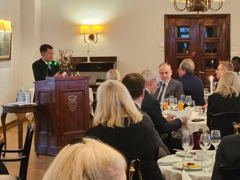 Jusuf Kalla saat menghadiri acara mengenang almarhum mantan Presiden Finlandia Martti Ahtisaari di Gedung Bursa Efek Helsinki, Sabtu (11/11) siang waktu setempat. Dok. Istimewa