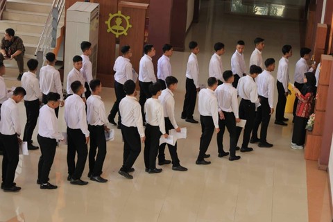 Peserta Tes CPNS di Surabaya Bawa. Foto: Dok: Kemenkumham Jatim