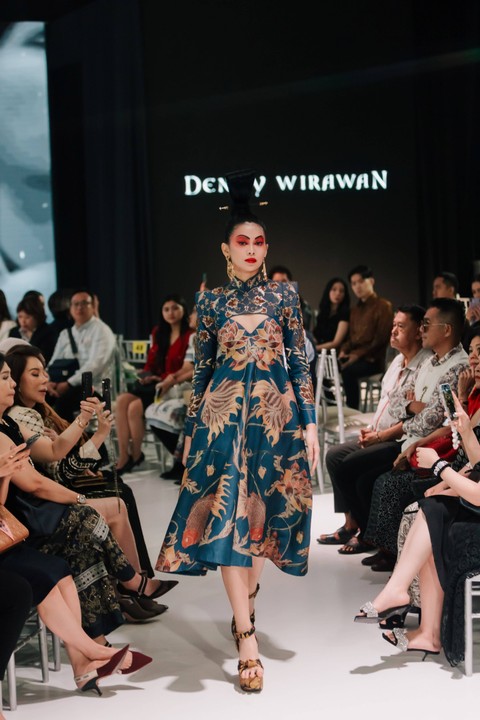 Koleksi terbaru Sandyakala Smara oleh Denny Wirawan di The Langham x IPMI Fashion Soiree, The Langham Hotel, Jakarta, Kamis (2/11/2023). Foto: Fawzy Padly