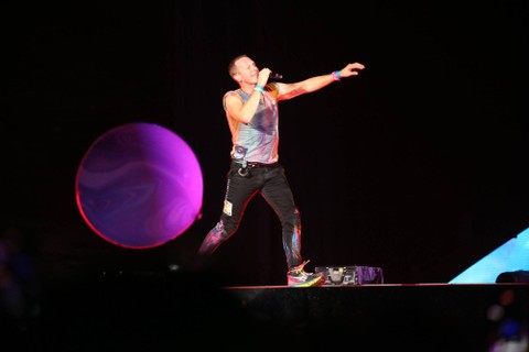 Group musik asal Inggris, Coldplay konser untuk pertama kalinya di Indonesia, Rabu (15/11).  Foto: Aditia Noviansyah/kumparan
