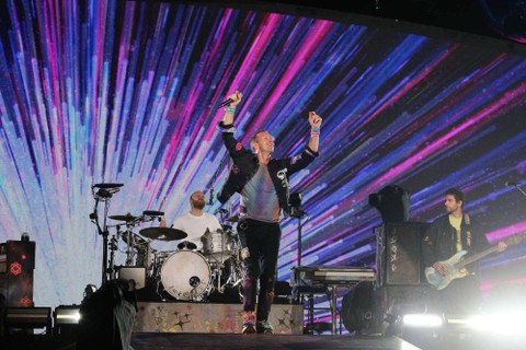 Grup musik Coldplay tampil di Stadion Utama Gelora Bung Karno, Jakarta, Rabu (15/11/2023). Foto: Aditia Noviansyah/kumparan