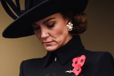 Kate Middleton, Putri Wales dari Inggris saat menghadiri upacara Remembrance Sunday di Cenotaph di Whitehall di pusat kota London, pada 12 November 2023. Foto: Henry Nicholls/ POOL / AFP