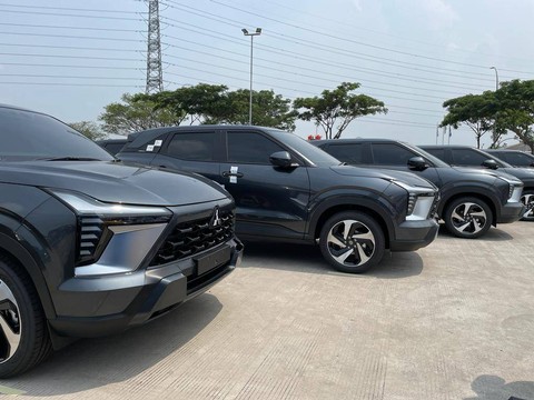 Seremoni penyerahan 50 unit pertama Mitsubishi Xforce oleh PT Mistubishi Motors Krama Yudha Sales Indonesia (MMKSI) di Cikarang, Jawa Barat (16/11/2023). Foto: Sena Pratama/kumparan