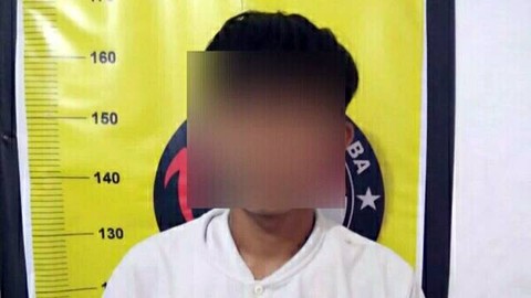 Pelaku pemilik obat keras trihexyphenidyl tanpa izin dan resep dokter di Kota Bitung, Sulawesi Utara. (foto: istimewa)