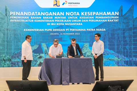 Penandatanganan Nota Kesepahaman Pemenuhan BBM di proyek infrastruktur IKN antara PT Pertamina Patra Niaga dan Kementerian PUPR, Kamis (16/11/2023). Foto: Pertamina Patra Niaga