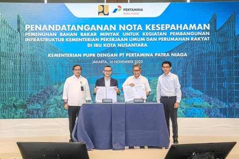 Penandatanganan Nota Kesepahaman Pemenuhan BBM di proyek infrastruktur IKN antara PT Pertamina Patra Niaga dan Kementerian PUPR, Kamis (16/11/2023). Foto: Pertamina Patra Niaga