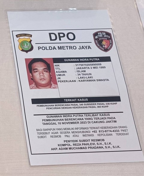 Selebaran informasi DPO pembunuh karyawan MRT. Foto: Thomas Bosco/kumparan
