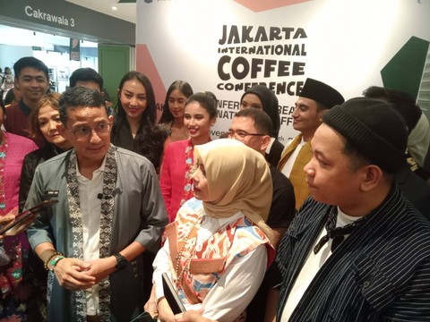 Menparekraf Sandiaga Uno menghadiri Jakarta International Coffee Conference (JICC) di Sarinah Jakarta, Jumat (17/11). Foto: Dok. Istimewa