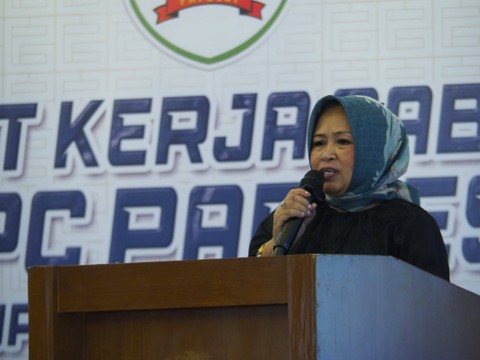 Ketua Umum DPP Papdesi Wargiati dalam rapat kerja DPC Papdesi Karanganyar. Foto: Dok. Istimewa