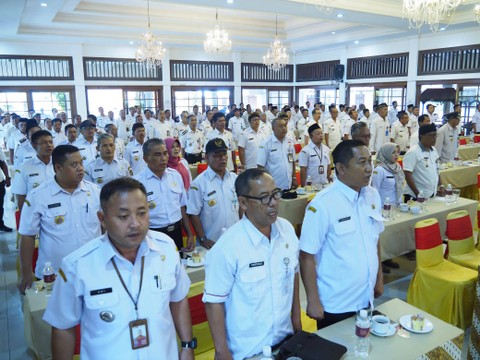 Kepala Desa se-Karanganyar, Camat Se-Kabupaten Karanganyar, Kepala Dispermades Karanganyar, Ketua DPP Papdesi, dan Ketua DPD Papdesi Jawa Tengah hadiri rapat kerja DPC Papdesi Karanganyar. Foto: Dok. Istimewa 