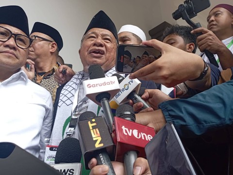 Penanggung Jawab Ijtima Ulama, KH. Muhyiddin Junaidi (tengah). Dok: kumparan