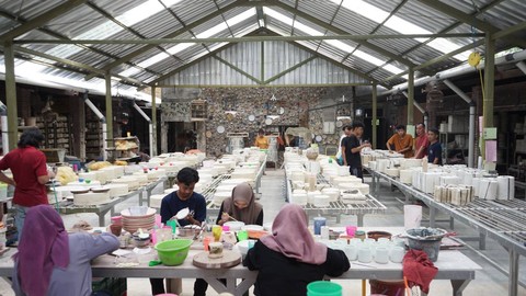 Proses pembuatan keramik di Kasongan, Bantul. Foto: Arif UT/Pandangan Jogja