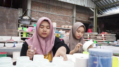 Proses pembuatan keramik di Kasongan, Bantul. Foto: Arif UT/Pandangan Jogja