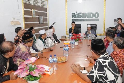 Ganjar bertemu masyarakat hingga santri jemaah Puang Makka. Foto: Dok. Istimewa