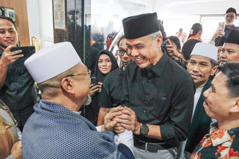 Kedatangan Ganjar yang disambut jemaah dan Puang Makka. Foto: Dok. istimewa