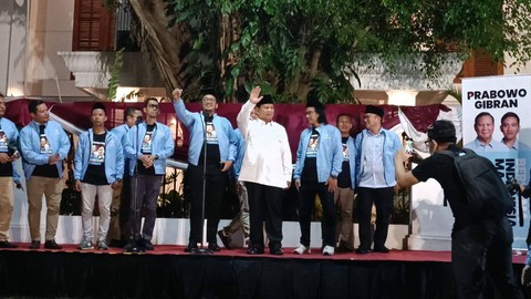 Prabowo Subianto menghadiri deklarasi dukungan dari relawan Matahari Pagi di Rumah Kertanegara Nomor 4, Sabtu (18/11/2023). Foto: Thomas Bosco/kumparan