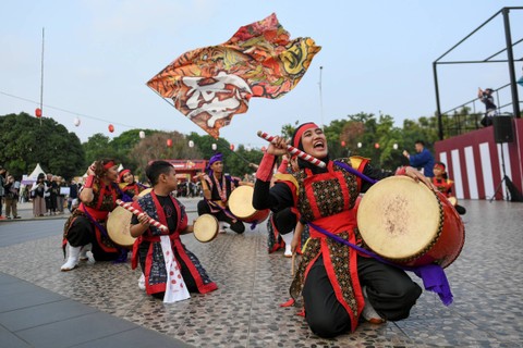 Penari menampilkan tarian Bon Odori pada Jak-Japan Matsuri 2023 di Gambir Expo Kemayoran, Jakarta, Sabtu (18/11/2023). Foto: Hafidz Mubarak A/ANTARA FOTO