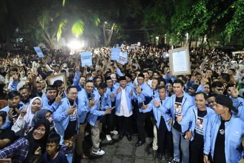 Prabowo Subianto bersama relawan Matahari Pagi saat menerima deklarasi dukungan dari relawan Matahari Pagi di Jakarta, Sabtu (18/11/2023). Foto: Dok. Istimewa