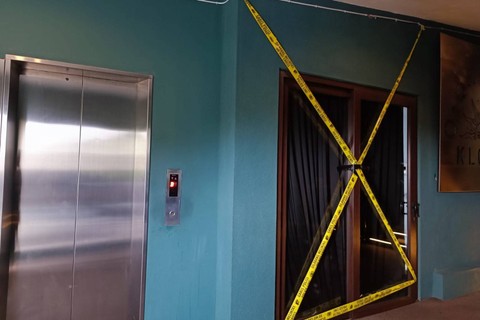 Garis polisi terpasang di salah satu  tempat hiburan di Jalan Senopati, Jakarta Selatan, Minggu (19/11/2023). Foto: Hedi/kumparan