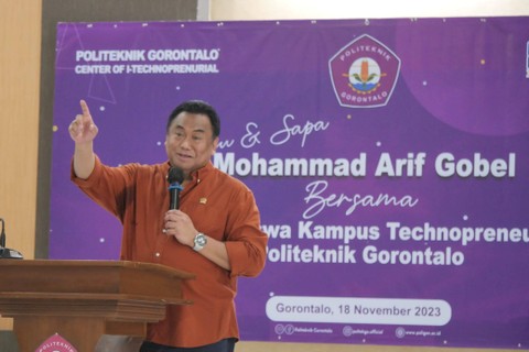 Wakil Ketua DPR RI Bidang Korinbang, Rachmat Gobel meminta para mahasiswa dan mahasiswi Politeknik Gorontalo untuk lebih fokus pada peningkatan kualitas diri, Sabtu (18/11). dok, istimewa