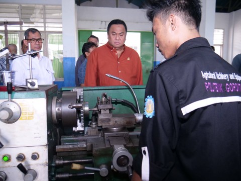 Wakil Ketua DPR RI Bidang Korinbang, Rachmat Gobel meminta para mahasiswa dan mahasiswi Politeknik Gorontalo untuk lebih fokus pada peningkatan kualitas diri, Sabtu (18/11). dok, istimewa